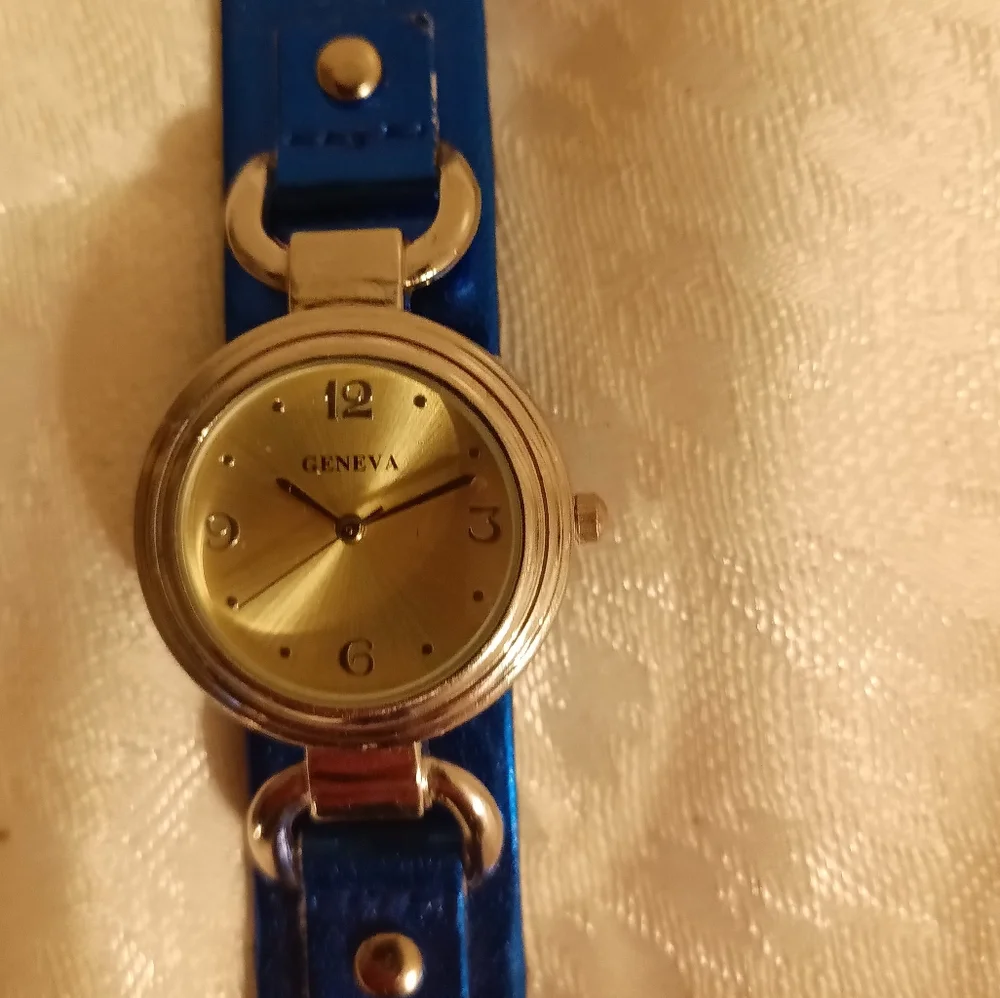 Geneva Metallic blue silver snap watch
